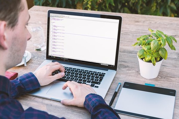 Développer sa présence sur les réseaux sociaux facilement et rapidement