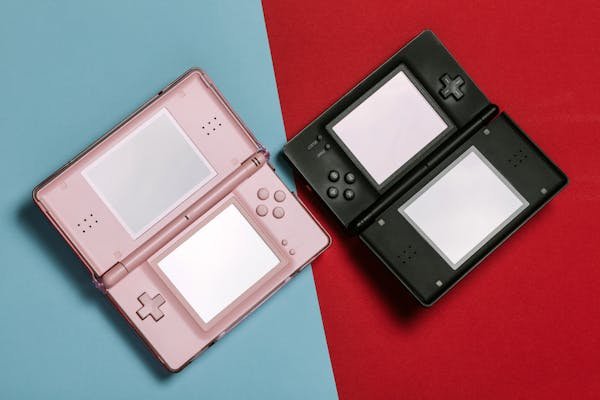 La console portable retrogaming qui transforme vos voyages